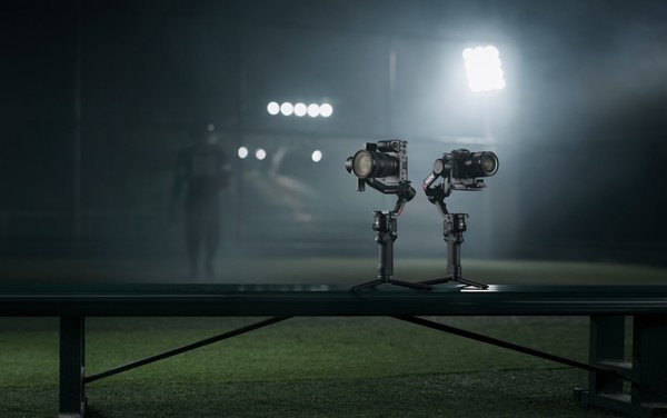 DJI RS 4 series camera gimbal released, equipped with Focus Pro lens control system