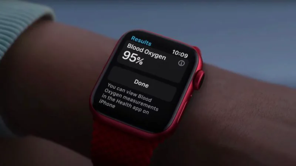 Apple Watch saved an airline passenger’s life because of its blood oxygen function