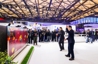 Highlights of AWE2024: Zhang Chaoyang is obsessed with Huawei smart screen TCL TV sold for 800,000 yuan