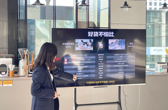 LeTV G65ES experience meeting compares 85-inch TV and 5G mobile phone to be launched next year