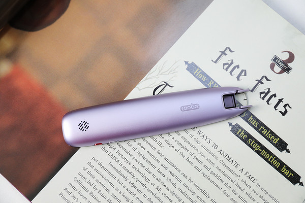 The back of the Rubu AI Dictionary Pen V11 is made of non-slip material