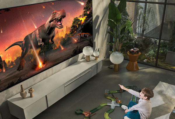 High-end OLED TVs may become mainstream, with a market share expected to exceed 40% this year