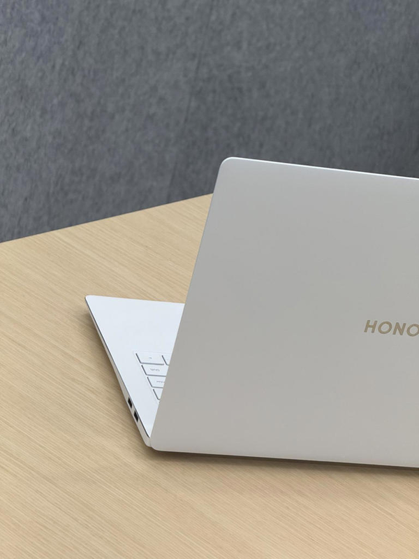 The new Honor laptop is revealed to be named MagicBook Pro 14, and its performance battery life is expected