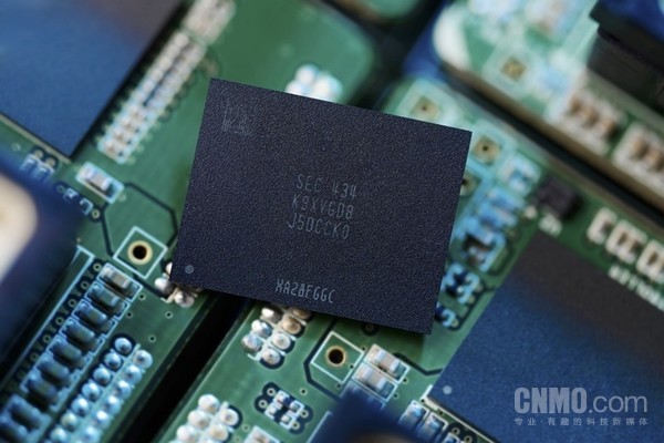 Samsung QLC 9th Generation V-NAND Samsung QLC 9th Generation V-NAND